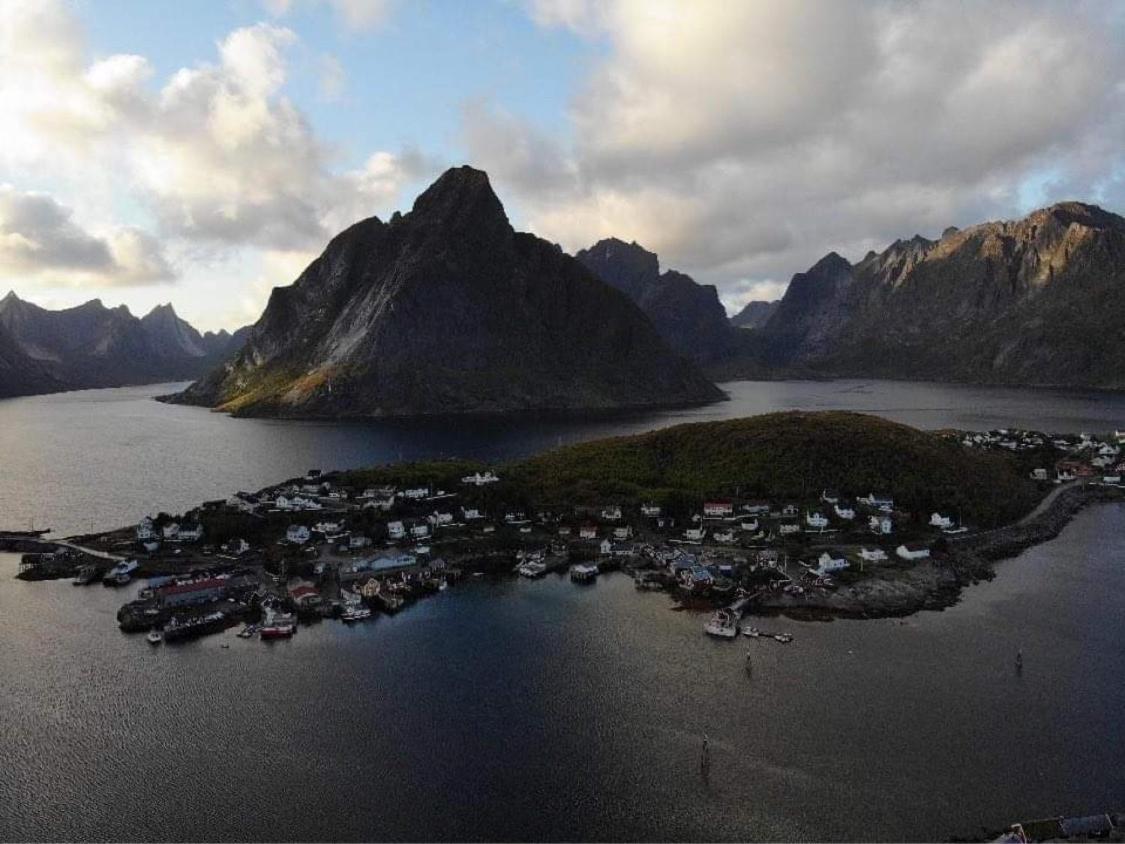 Madelhea Cabin- Seaview Lodge Reine Esterno foto